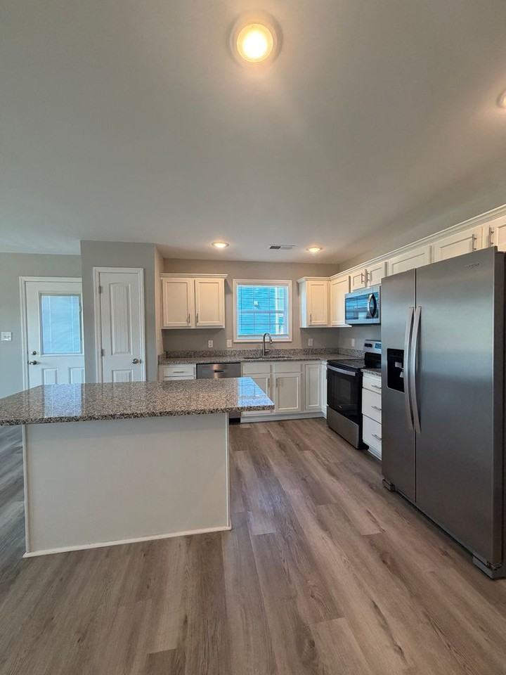 2026 Dolly Dr - Photo 3 of 13