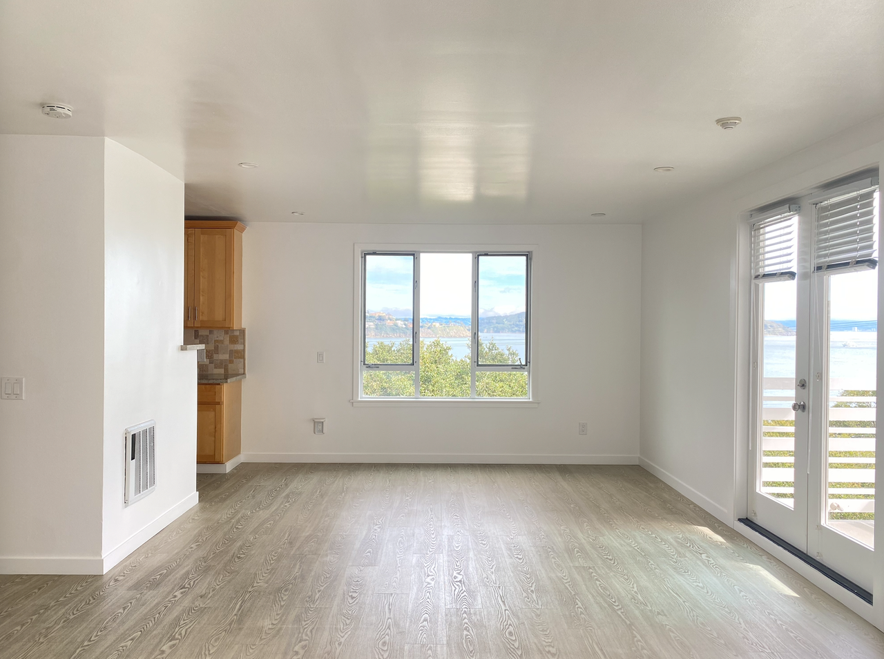 77 Bulkley Ave - Photo 2 of 24