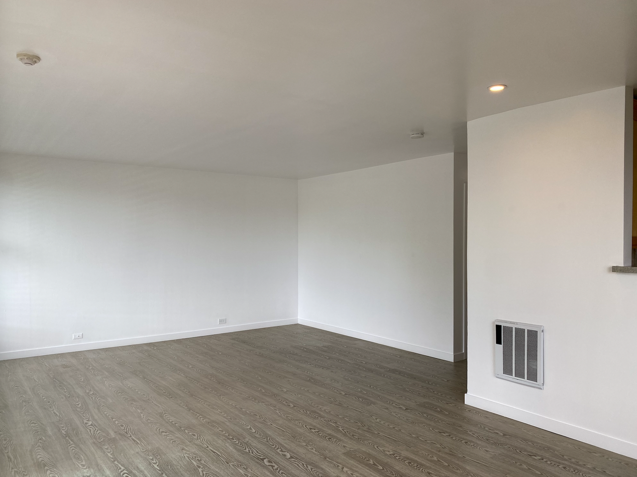 77 Bulkley Ave - Photo 4 of 24