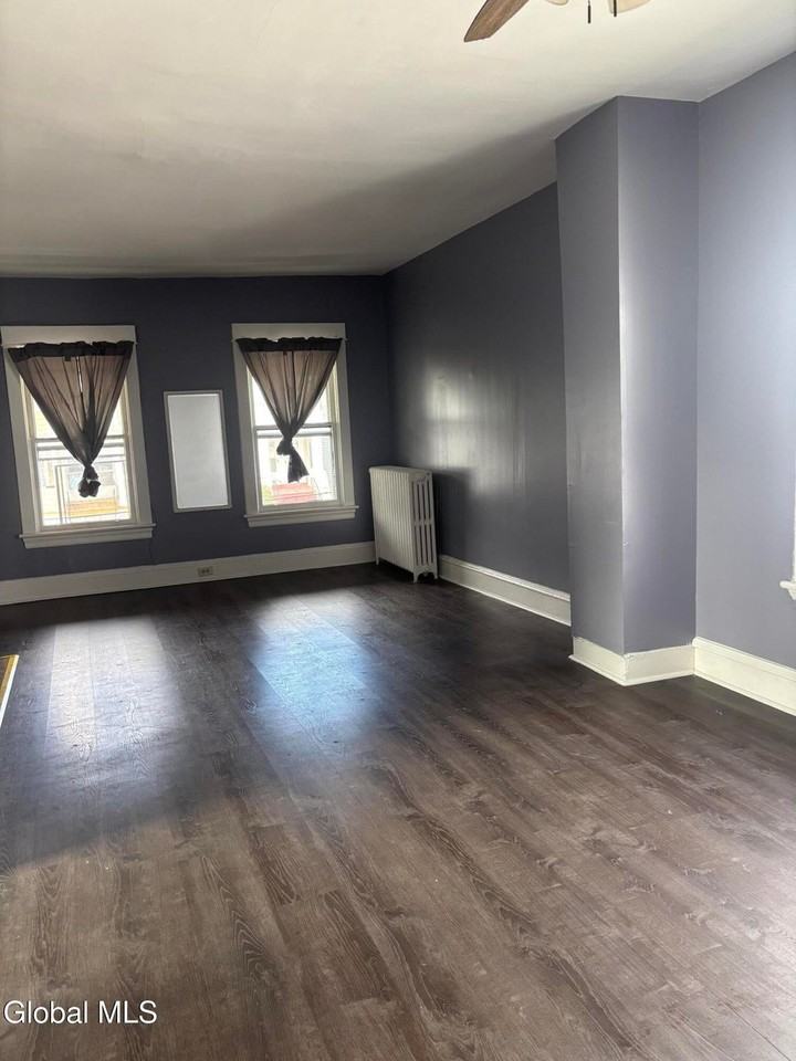 9 Pennsylvania Ave #FL2 - Photo 5 of 10