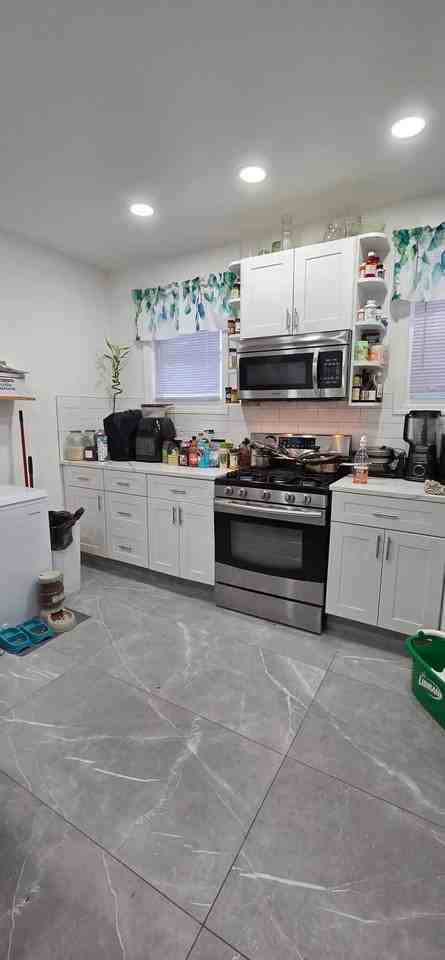 35 Vernon Ave #1 - Photo 3 of 16