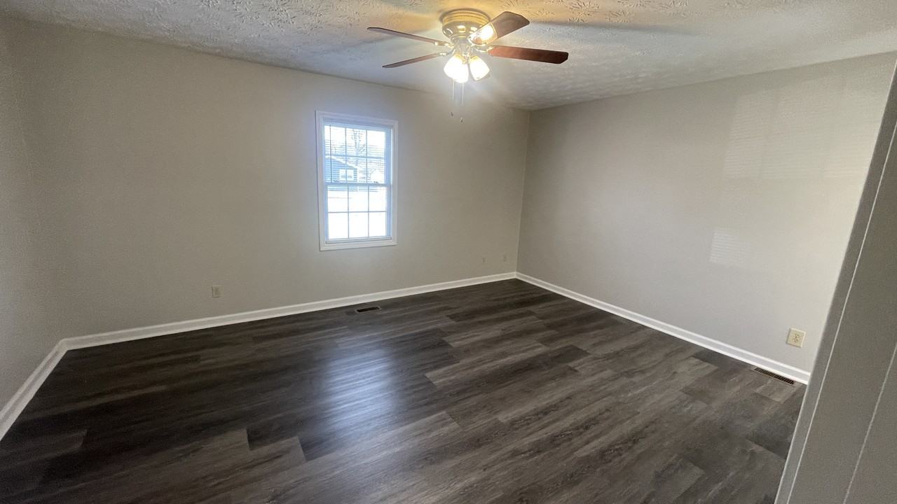 629 W 16th St #NA - Photo 2 of 20