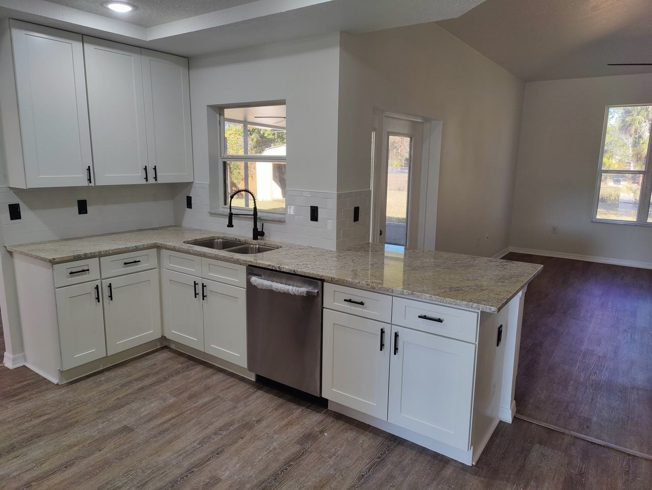 219 Aladdin St Ne #NA - Photo 5 of 27