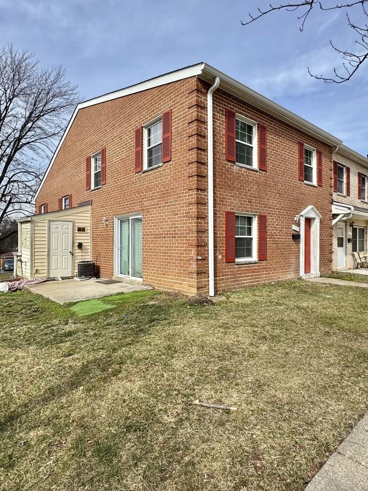 9225 Bridle Path Ln #G - Photo 2 of 10