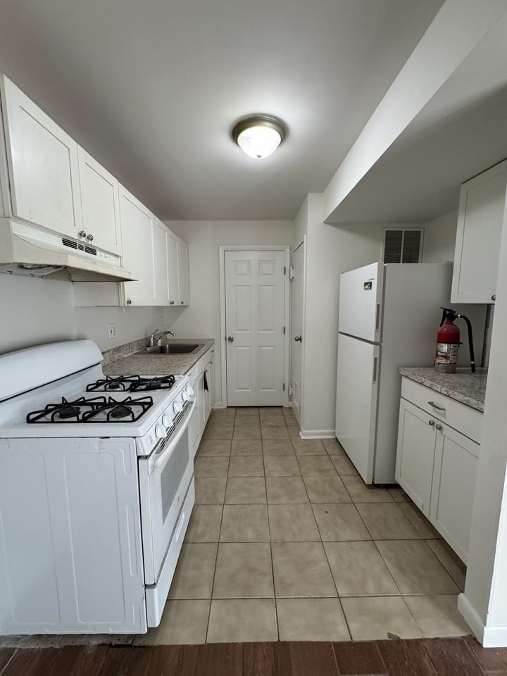 9225 Bridle Path Ln #G - Photo 3 of 10