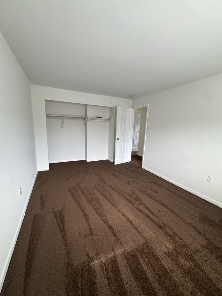 9225 Bridle Path Ln #G - Photo 4 of 10