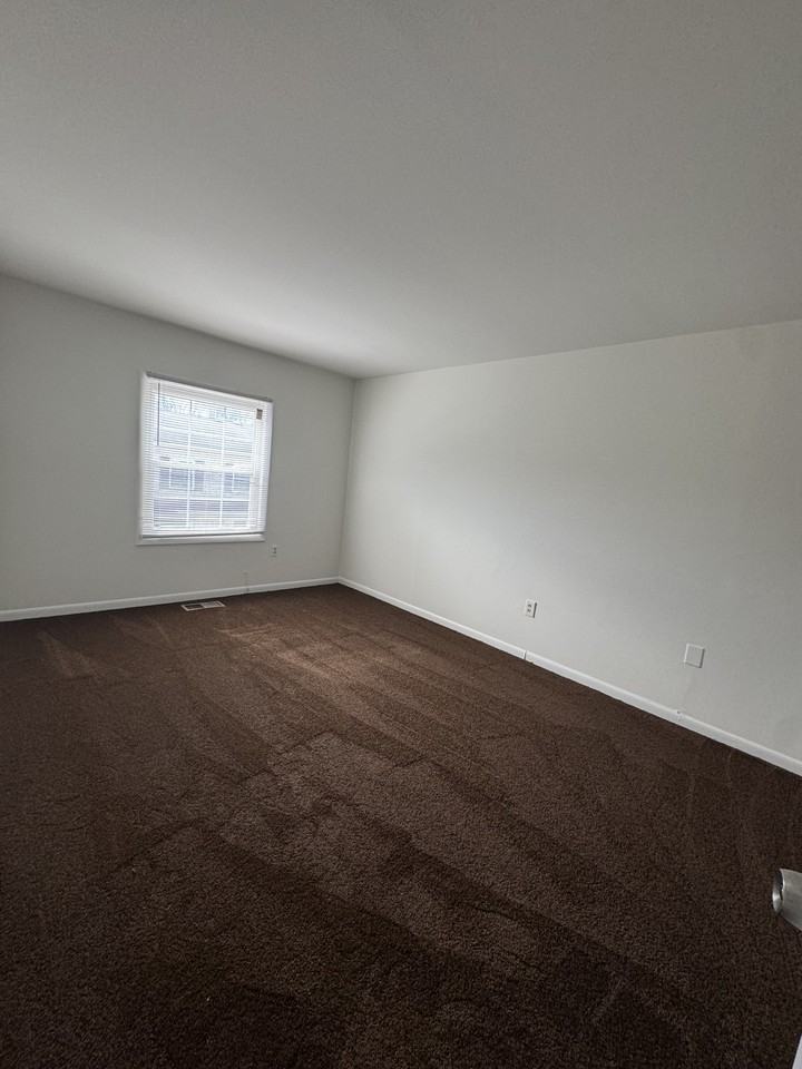 9225 Bridle Path Ln #G - Photo 5 of 10