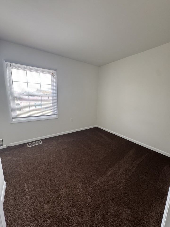 9225 Bridle Path Ln #G - Photo 6 of 10