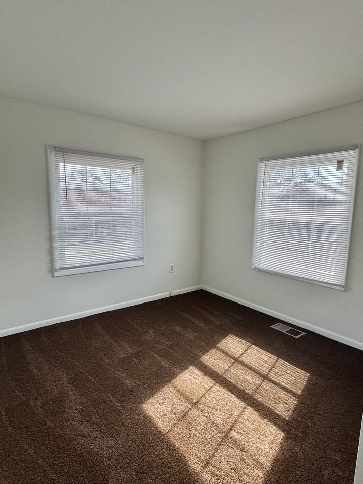 9225 Bridle Path Ln #G - Photo 7 of 10