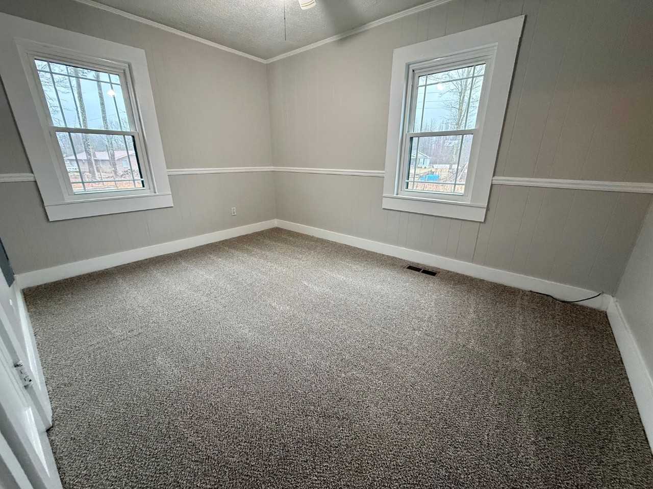 1303 Highpoint Rd - Photo 6 of 20