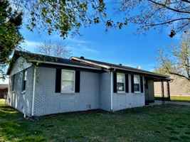 featured image of 825 David Ln