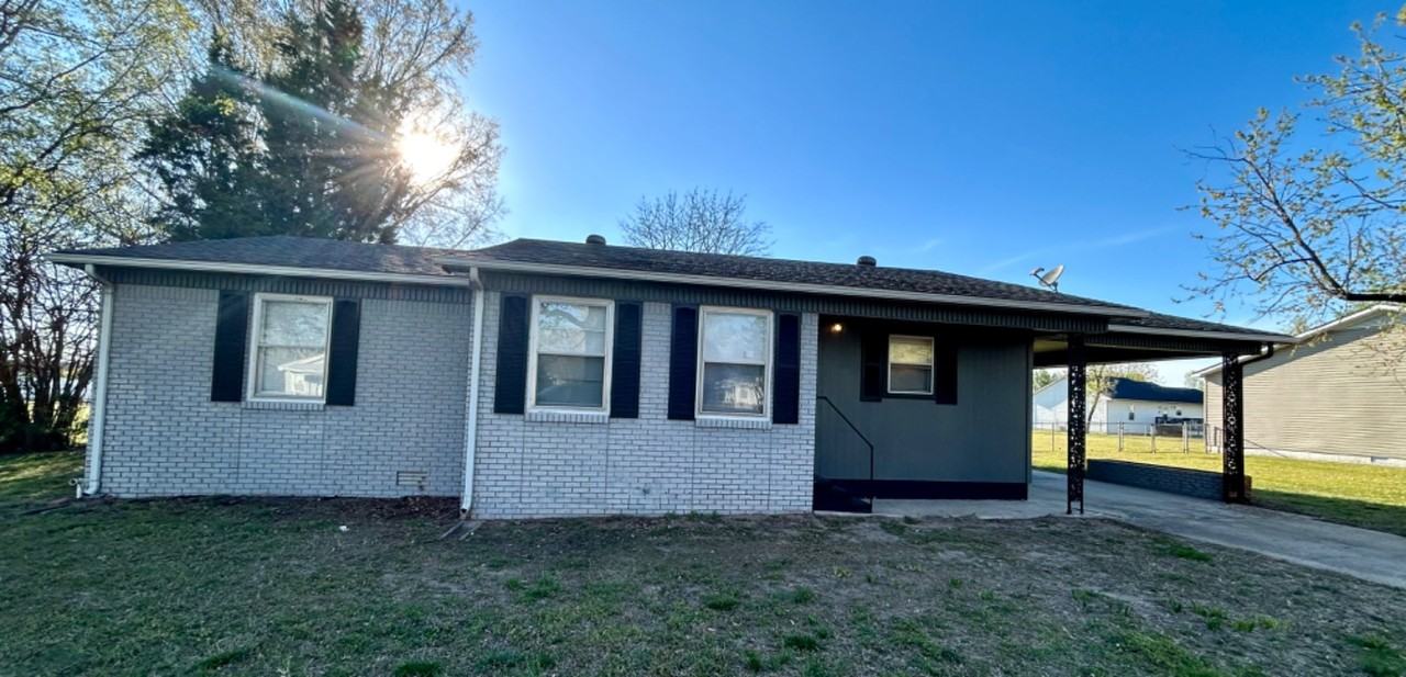 825 David Ln - Photo 2 of 17