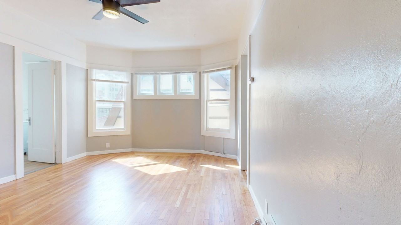 1502 Alice St - Photo 5 of 35