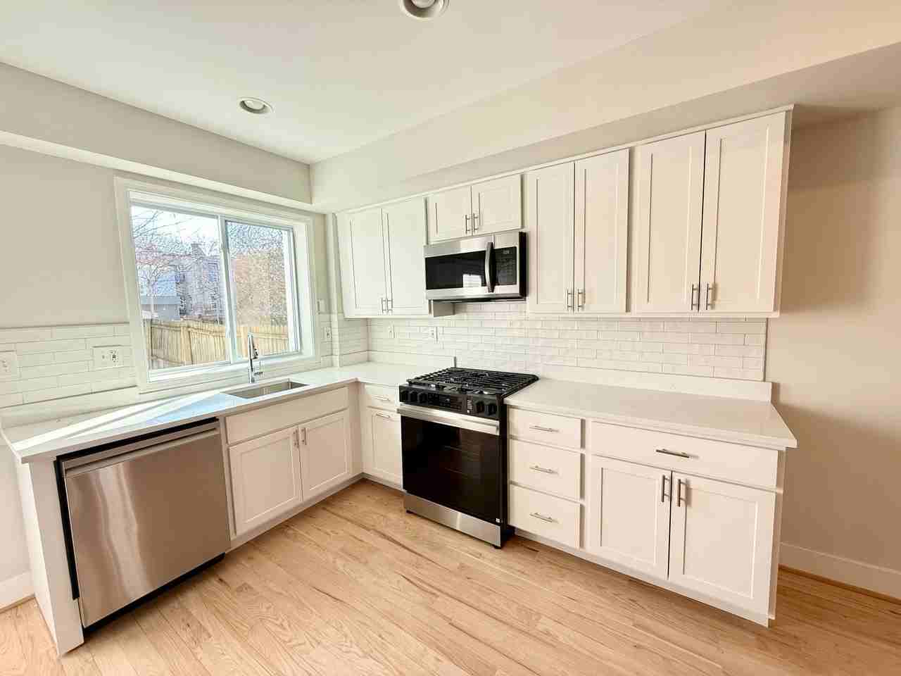 243 Warren St Ne - Photo 3 of 14