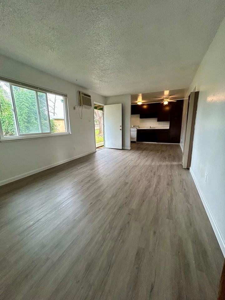2419 Mariposa Ave - Photo 3 of 16