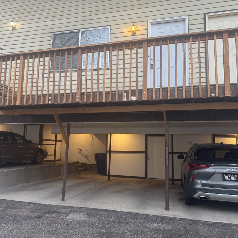 702 N Wall St #2 - Photo 2 of 11