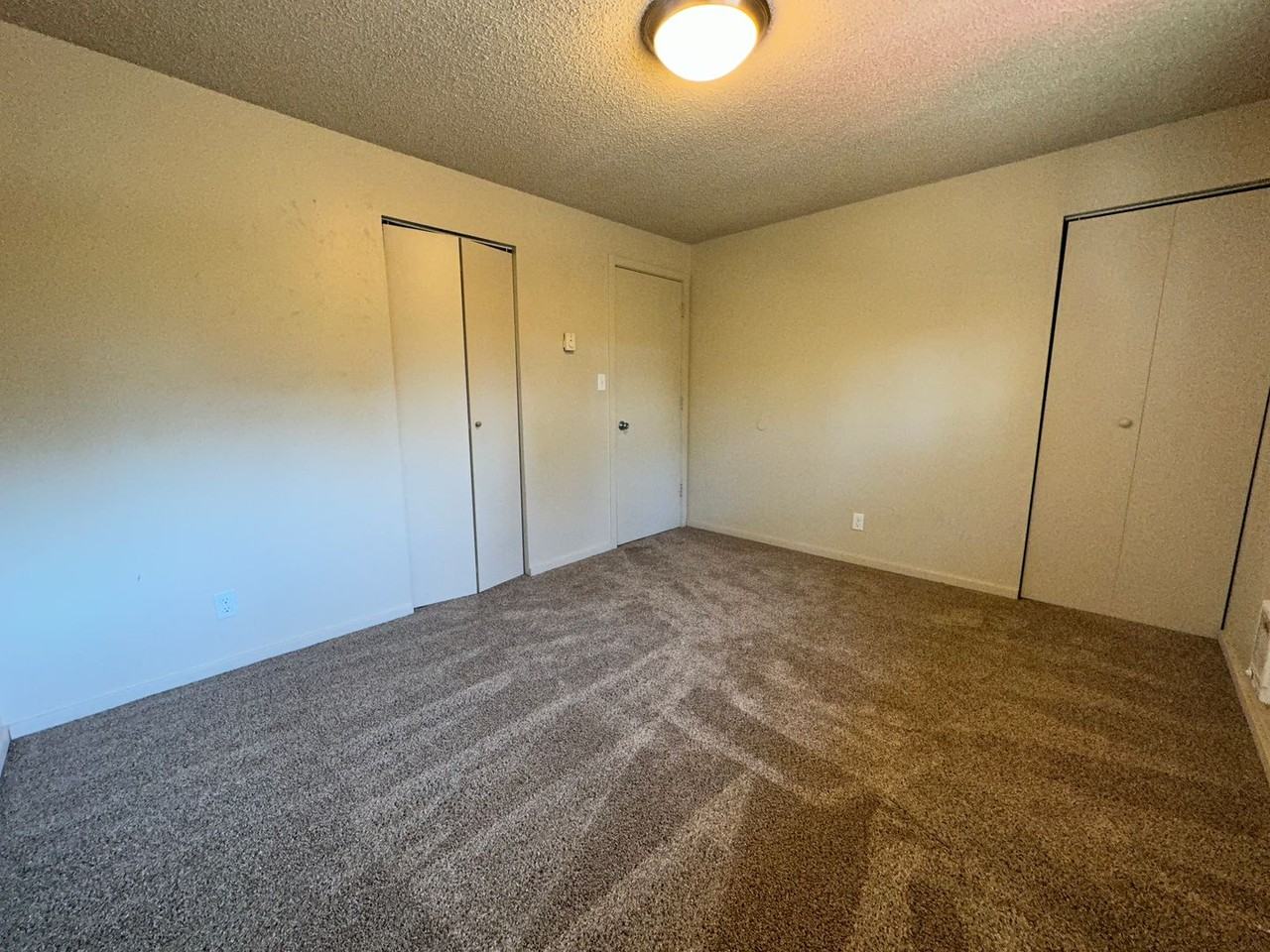 360 Se Railroad St #2 - Photo 5 of 8