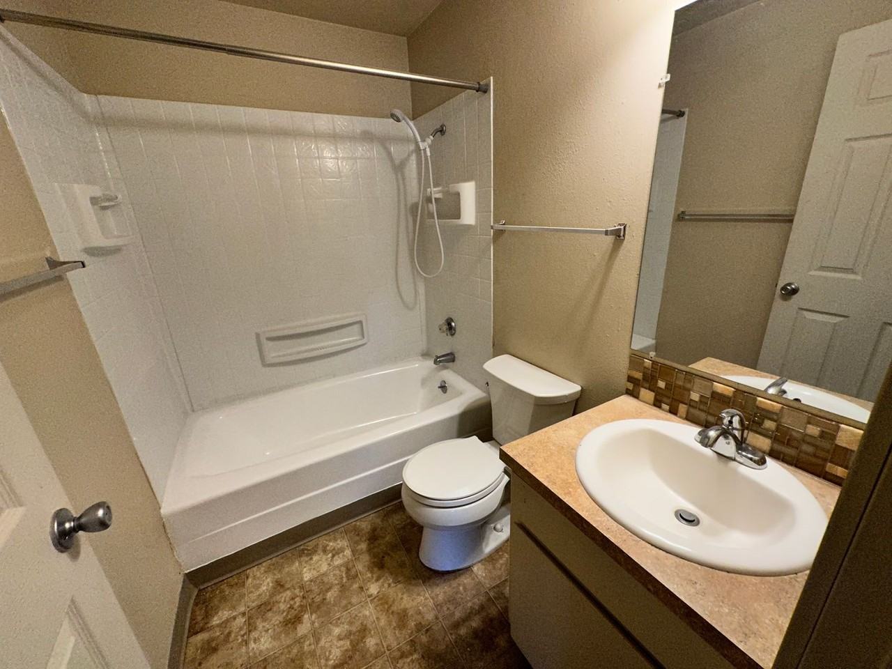 360 Se Railroad St #2 - Photo 7 of 8