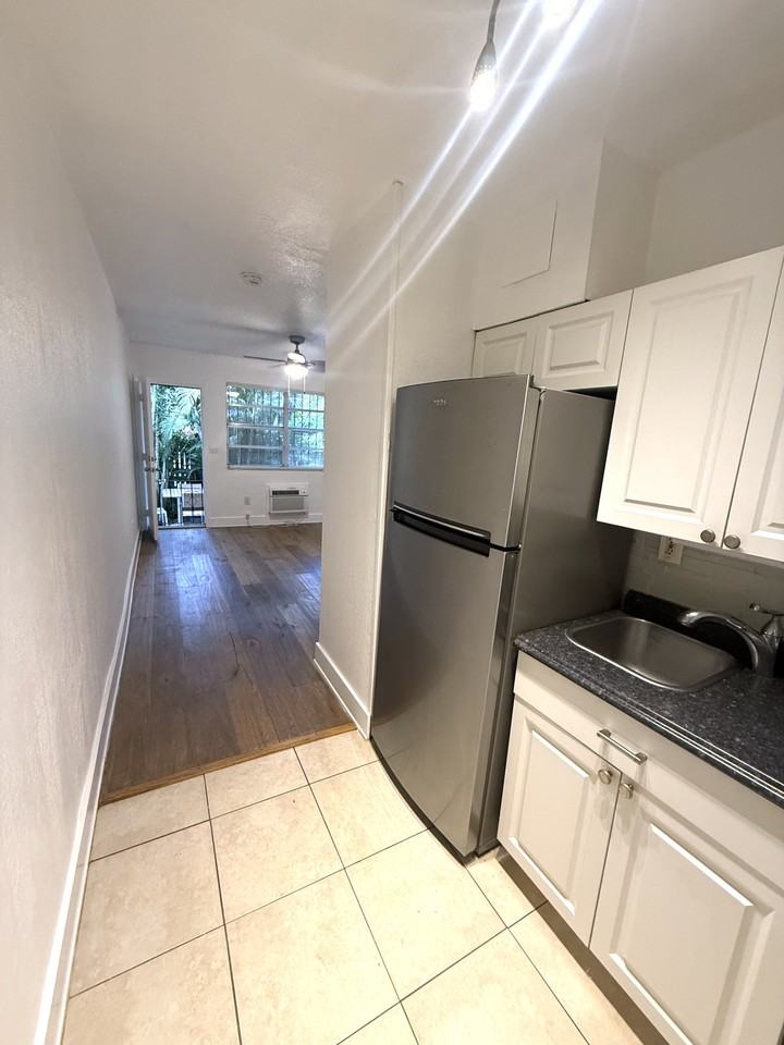 541 Ne 63rd St #1A - Photo 3 of 19