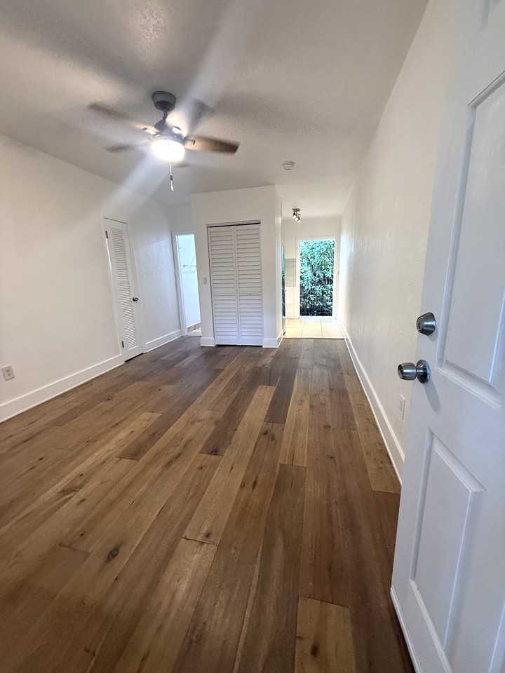 541 Ne 63rd St #1A - Photo 6 of 19