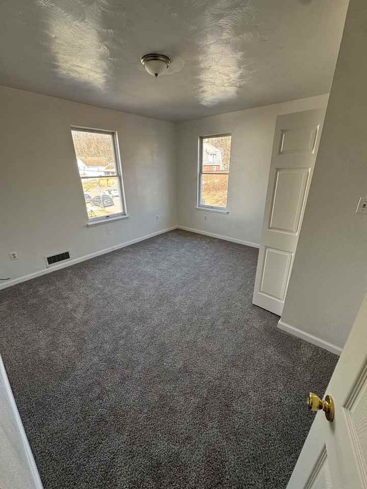 227 Duquesne Ave #2 - Photo 6 of 10