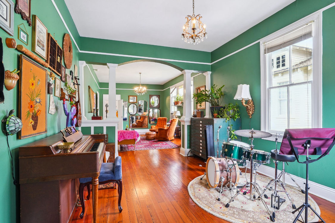 4516 Banks St - Photo 5 of 12