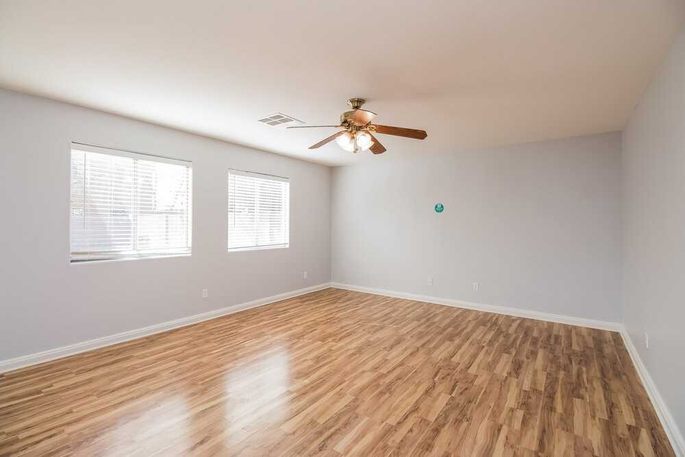 16809 W Central St - Photo 3 of 15