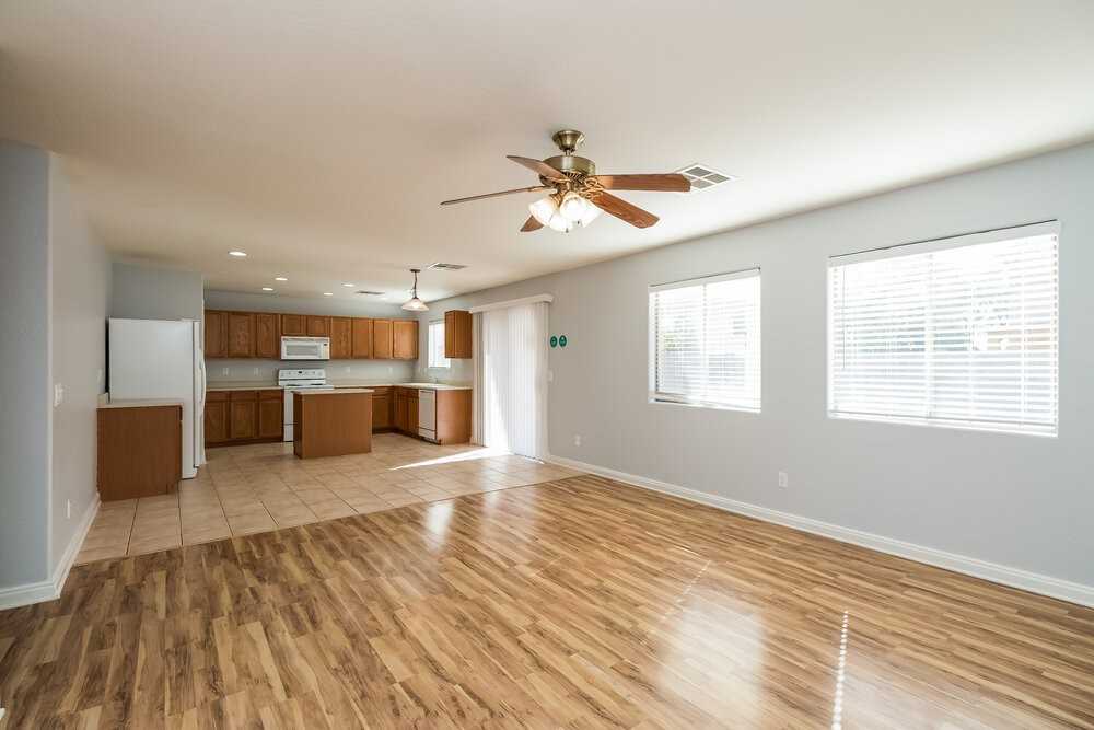 16809 W Central St - Photo 4 of 15