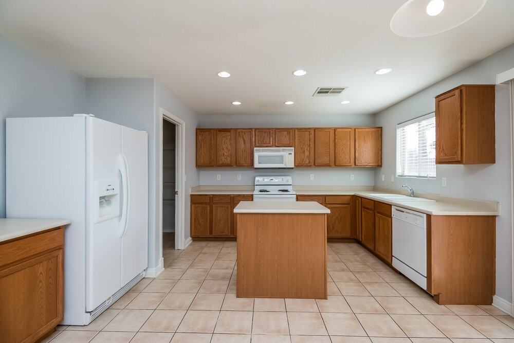 16809 W Central St - Photo 6 of 15