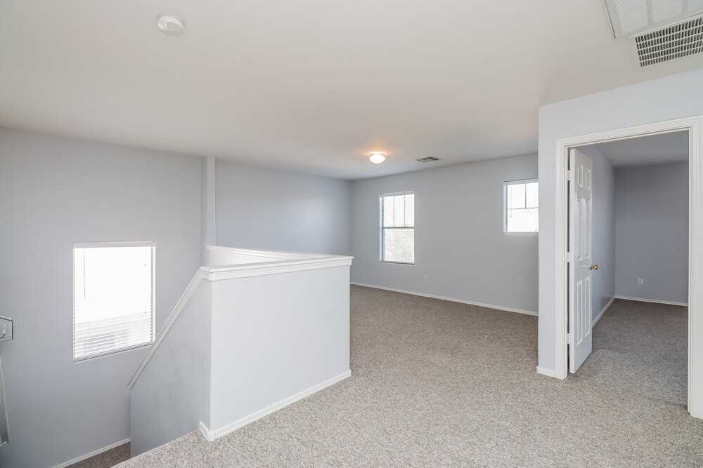 16809 W Central St - Photo 7 of 15