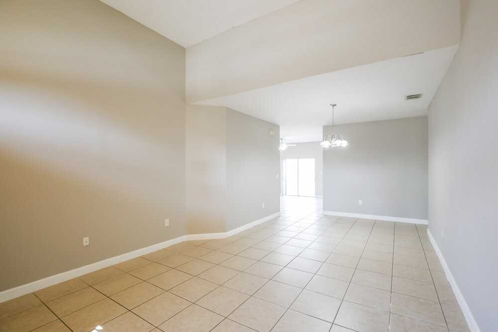 1241 Ne 41st Pl - Photo 3 of 16