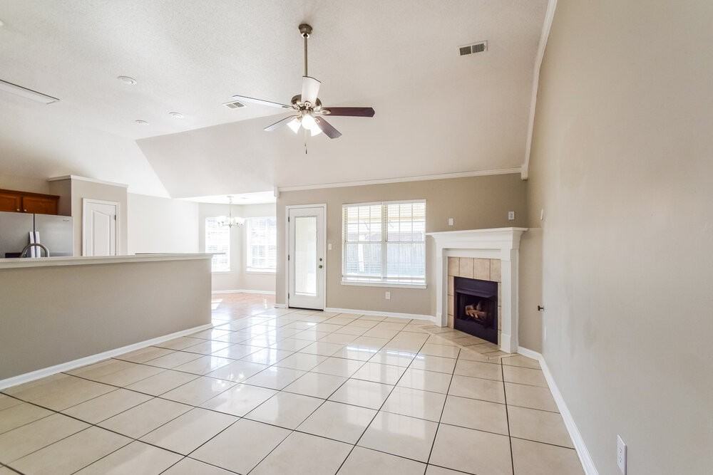 4283 Ravenwood Park W - Photo 6 of 17