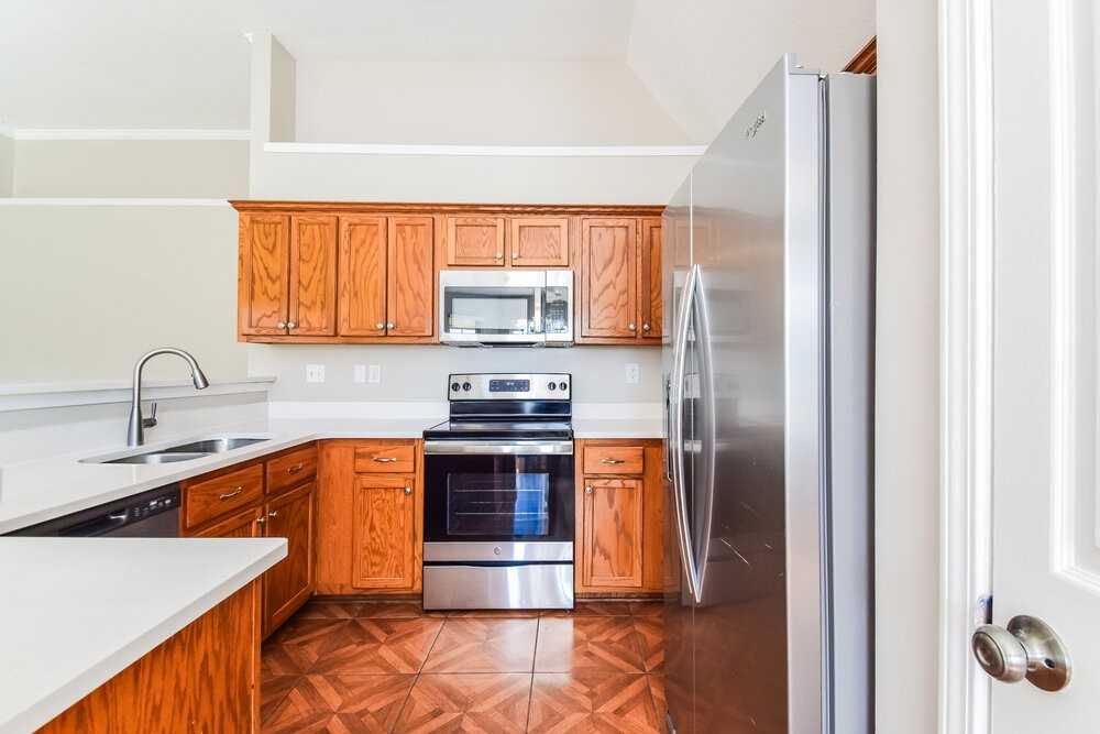 4283 Ravenwood Park W - Photo 7 of 17