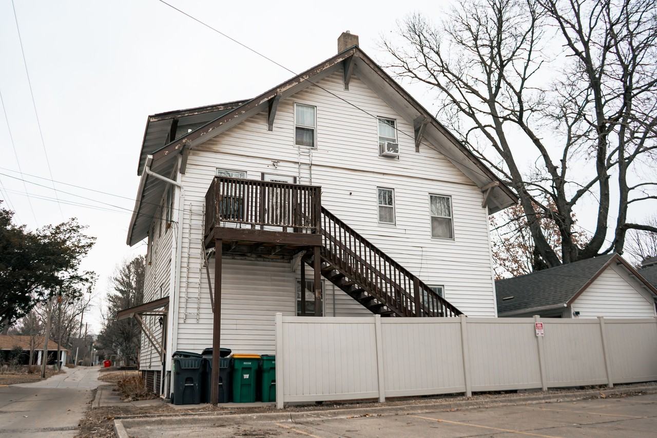 114 7th St #2 - Photo 4 of 18