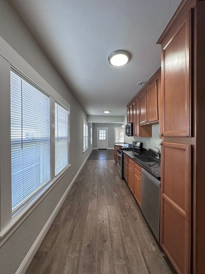 2257 38th Ave - Photo 4 of 12