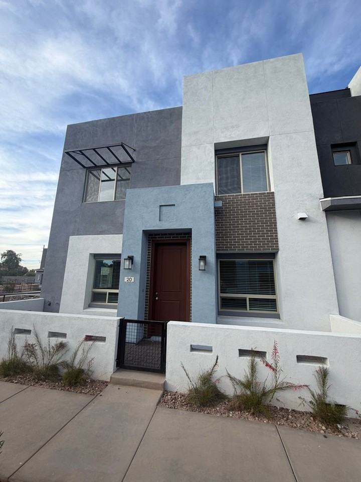 733 E Commonwealth Ave