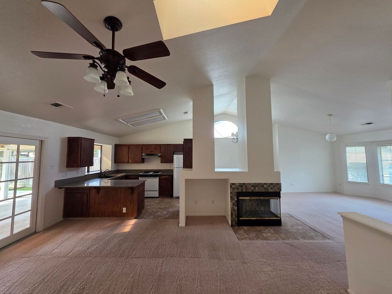 4905 W Hemlock Ave - Photo 4 of 10