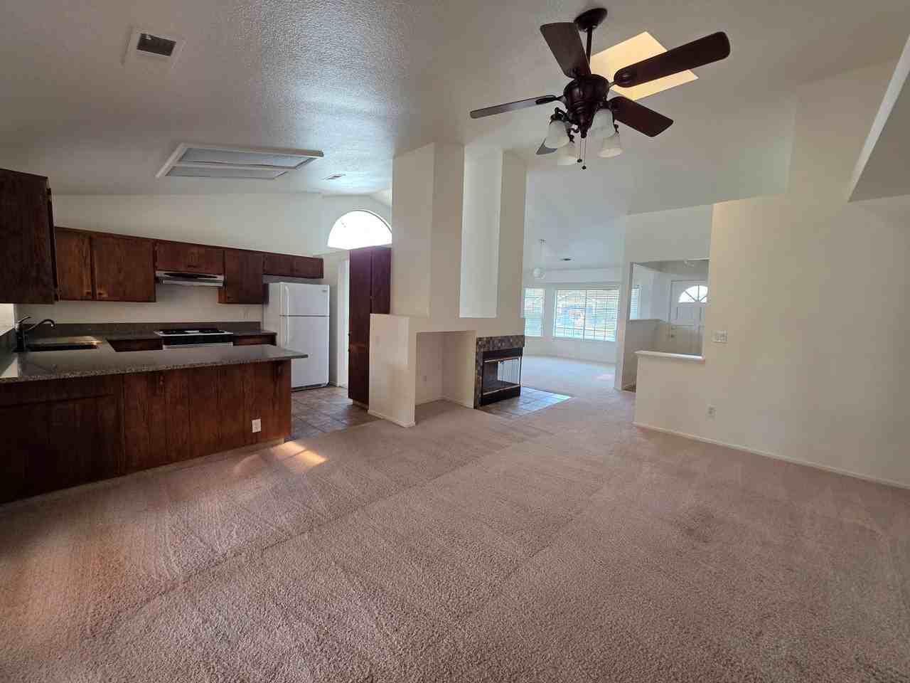 4905 W Hemlock Ave - Photo 5 of 10