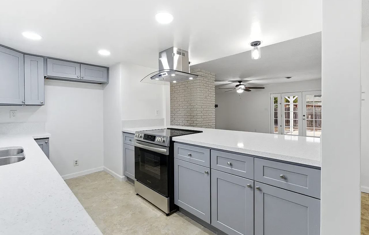 179 W Hazelwood Dr #1 - Photo 4 of 18