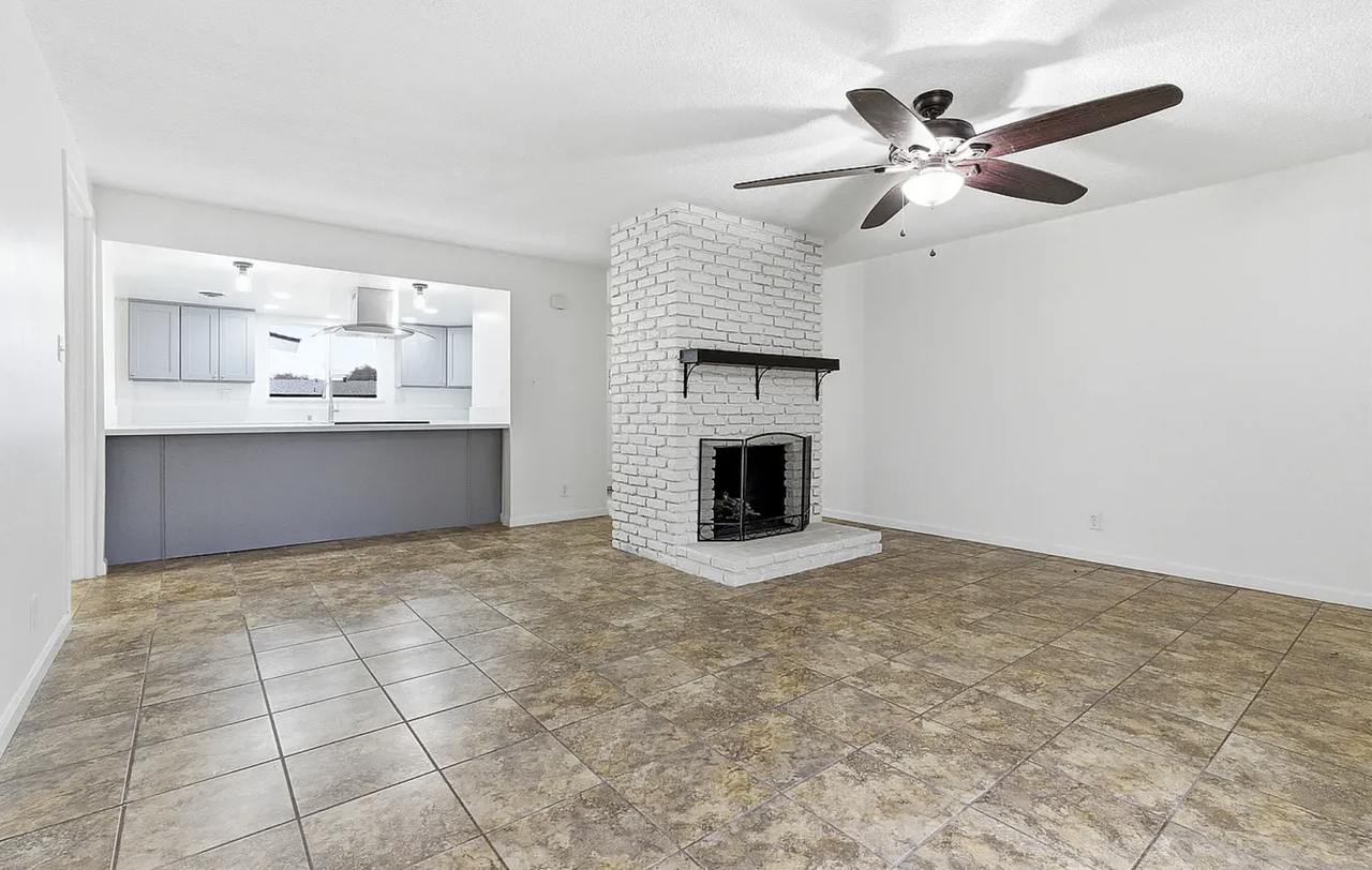 179 W Hazelwood Dr #1 - Photo 5 of 18