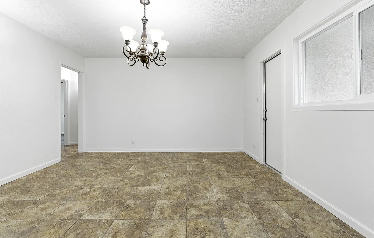 179 W Hazelwood Dr #1 - Photo 6 of 18