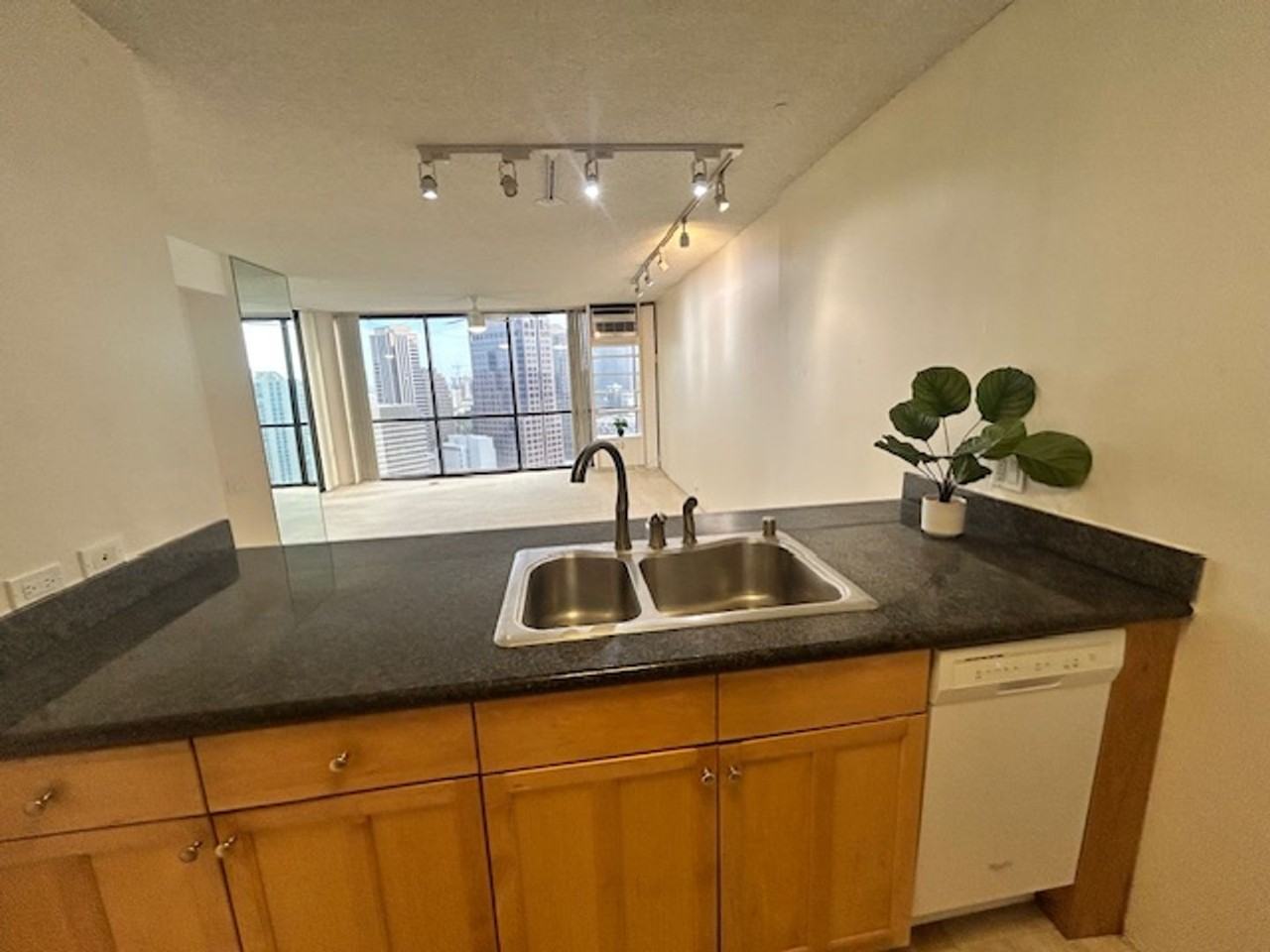 60 N Beretania St - Photo 2 of 17