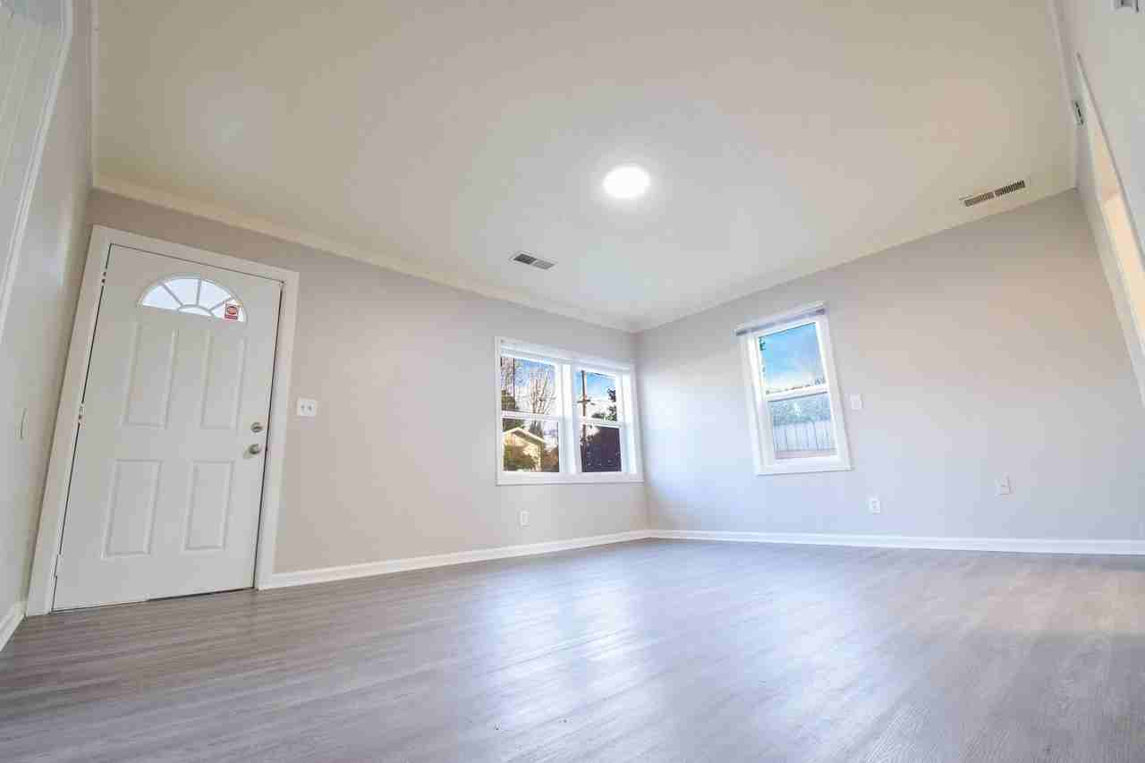 10245 N Tyler Ave - Photo 2 of 24