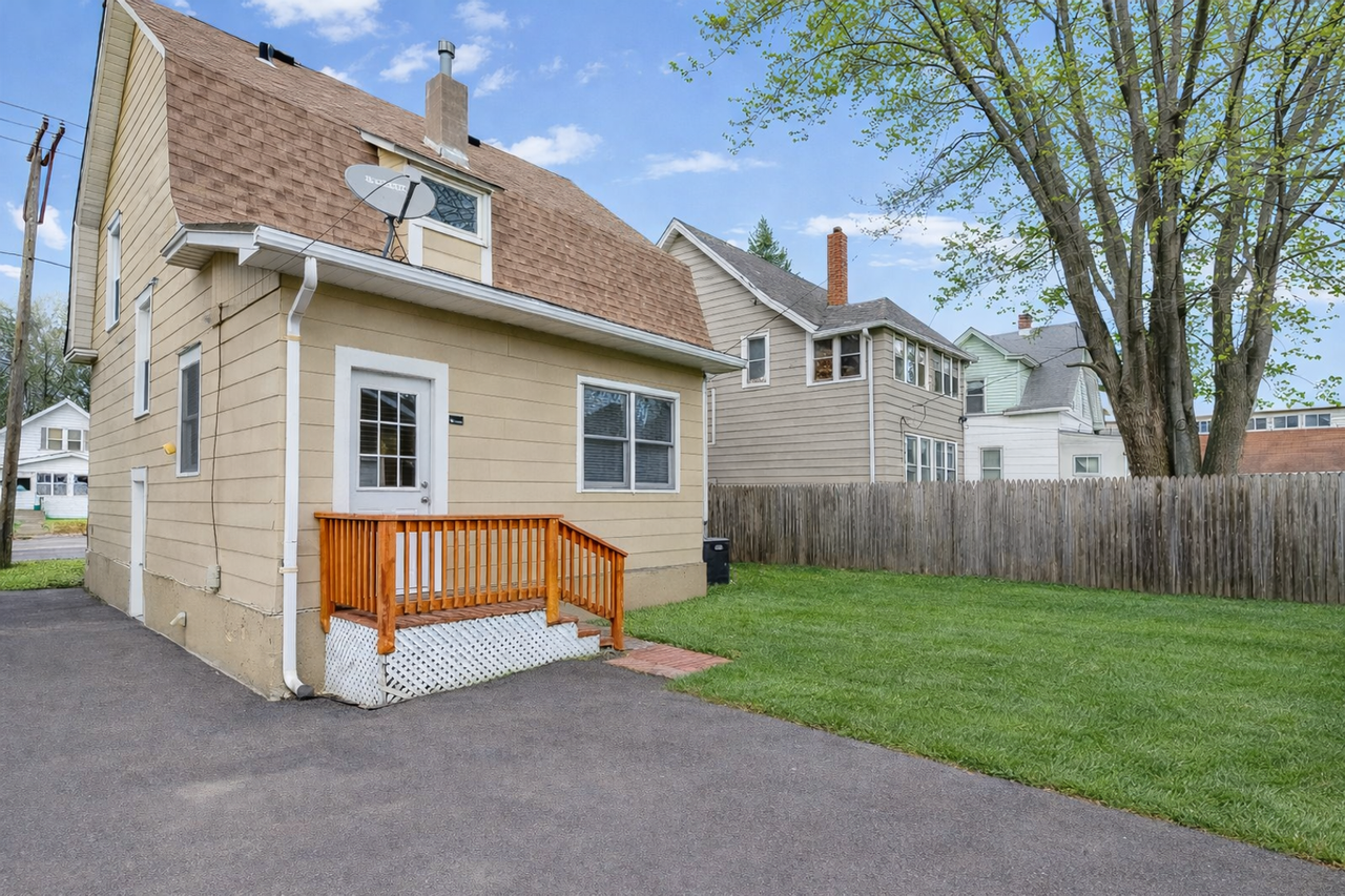 1498 Selby Ave - Photo 2 of 12