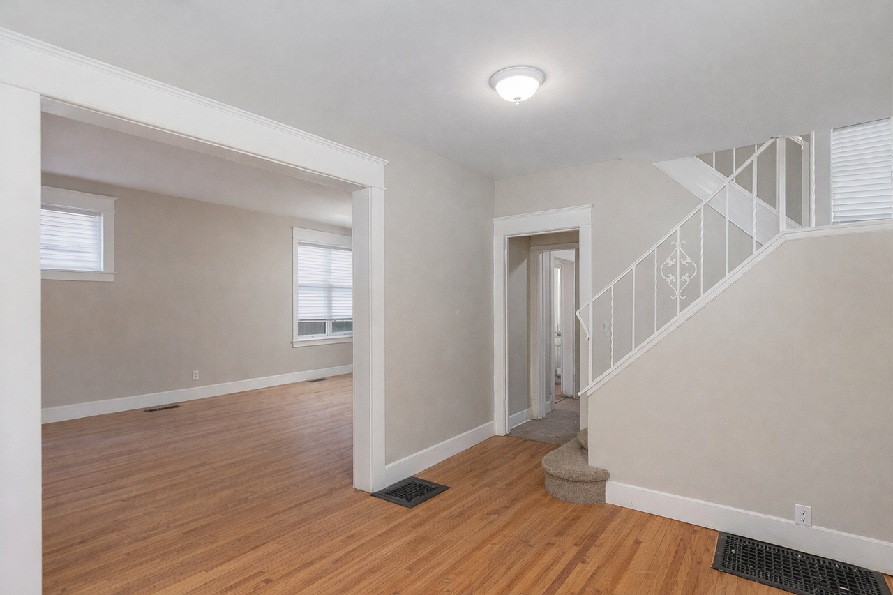1498 Selby Ave - Photo 4 of 12