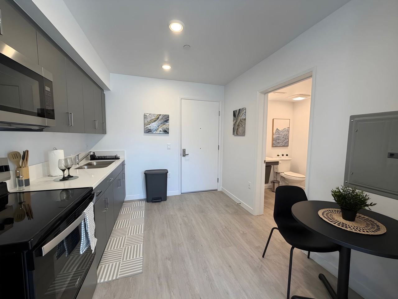 Beautiful and Spacious 1 bed/1 bath Apartment ~ Comes with Appliances, All Utilities Included, No application fee! - Photo 3 of 6