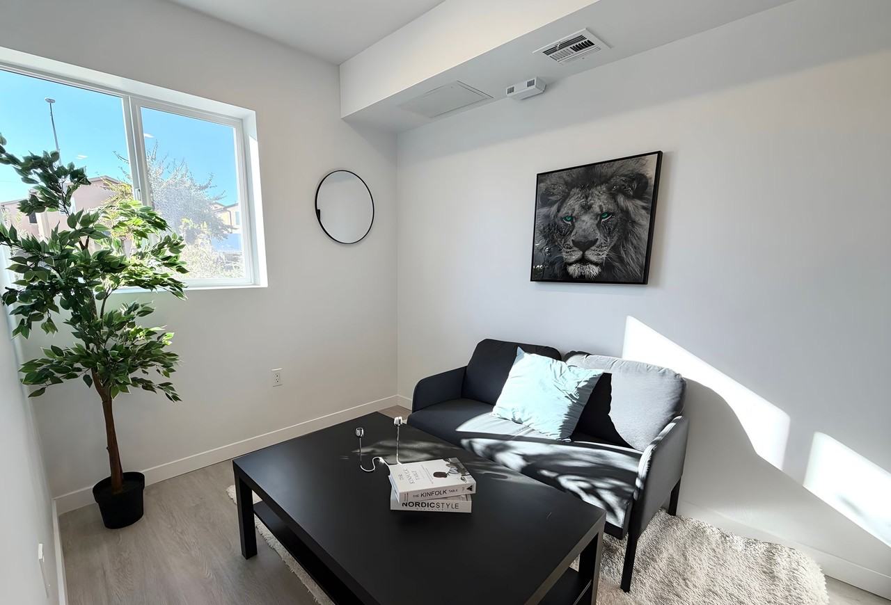 Beautiful and Spacious 1 bed/1 bath Apartment ~ Comes with Appliances, All Utilities Included, No application fee! - Photo 4 of 6