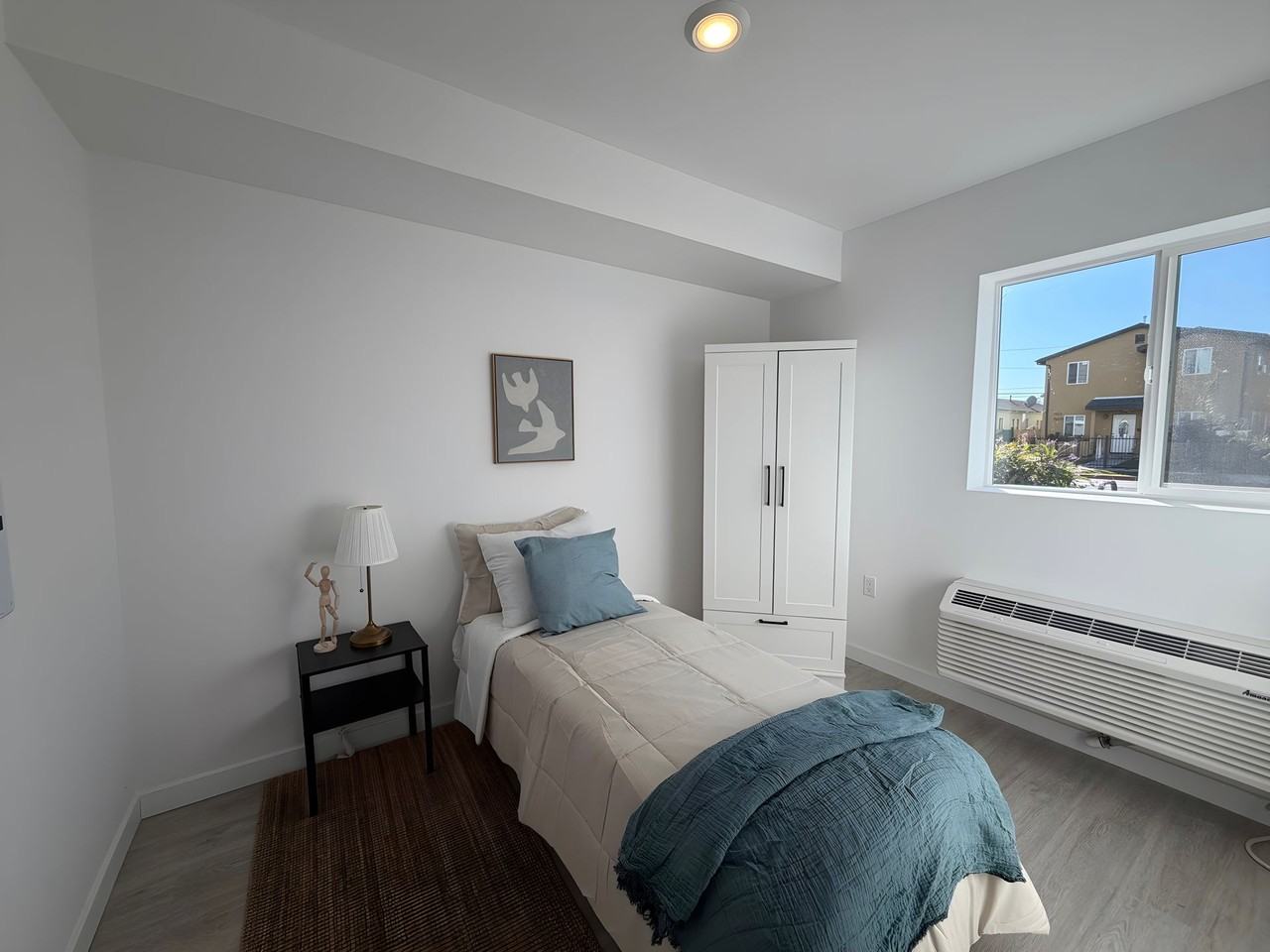 Beautiful and Spacious 1 bed/1 bath Apartment ~ Comes with Appliances, All Utilities Included, No application fee! - Photo 5 of 6