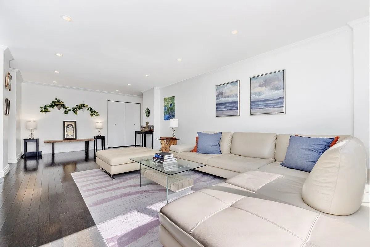 E 69th St #4B - Photo 2 of 9