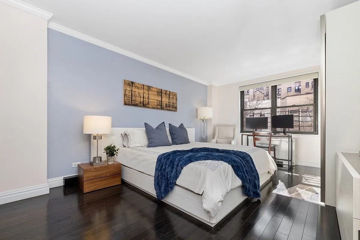 E 69th St #4B - Photo 5 of 9